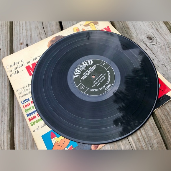 VINTAGE Childrens Vinyl Record Kids Stories Under Magic Mushroom Little VW Bus - Picture 7 of 9